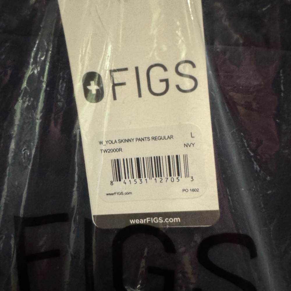 Women’s FIGS Navy Skinny Pants L Brand New **Tags Attached